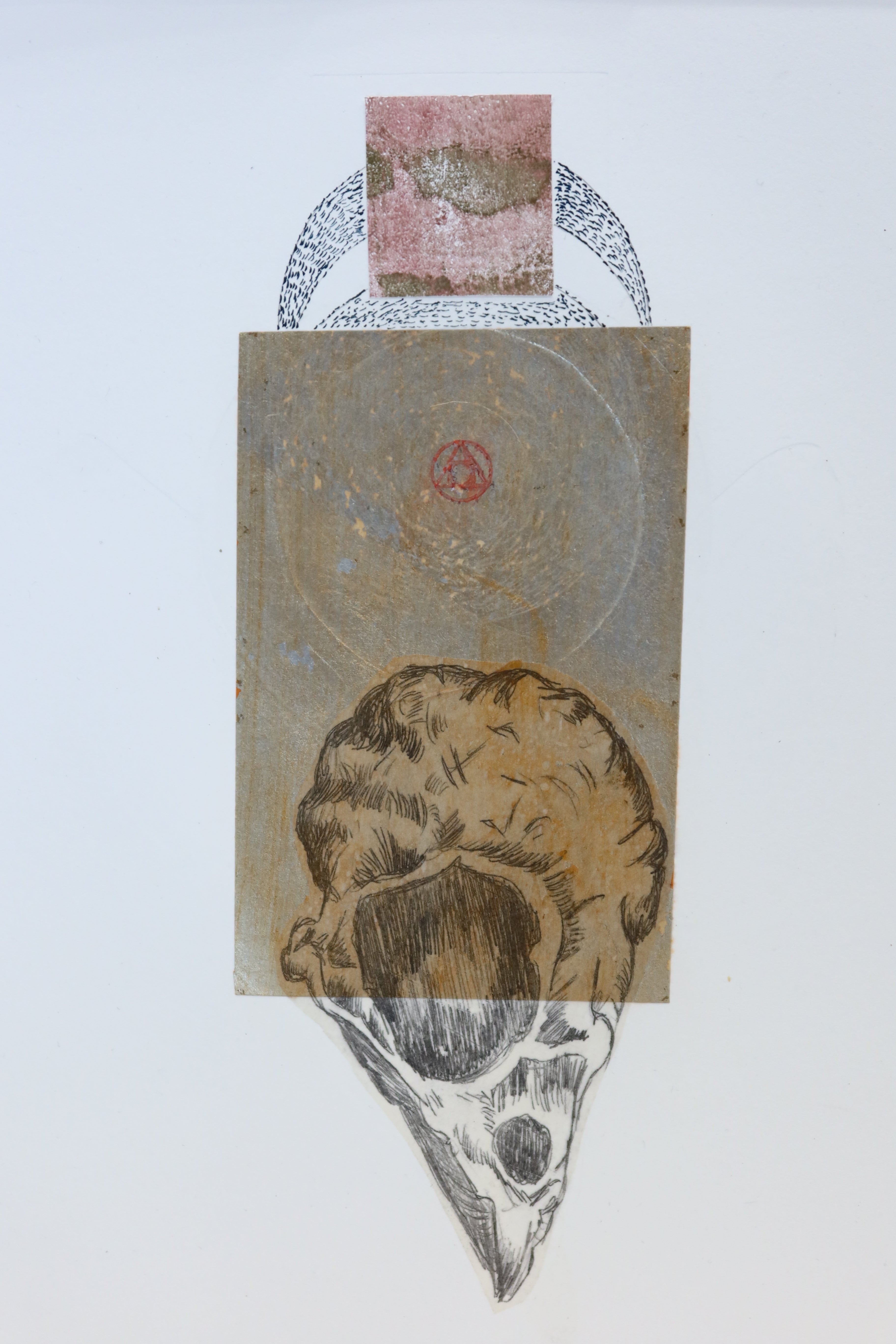 Œuvre originale de la collection Alchimia, dessin et gaufrage sur papier avec éléments d’or et motif d’oiseau