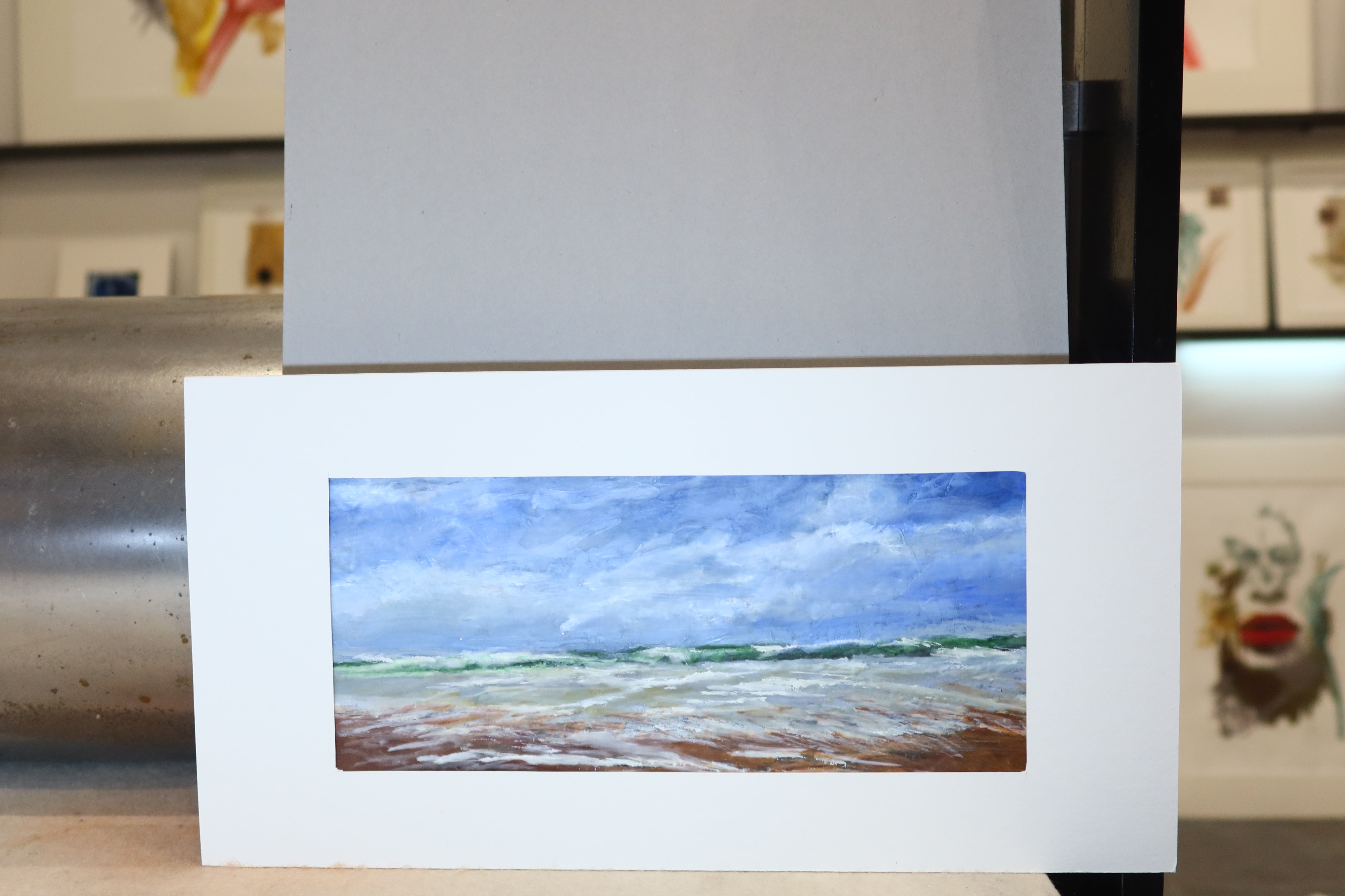 Œuvre de la collection Cire, peinture à la cire représentant la mer et la plage, paysage.