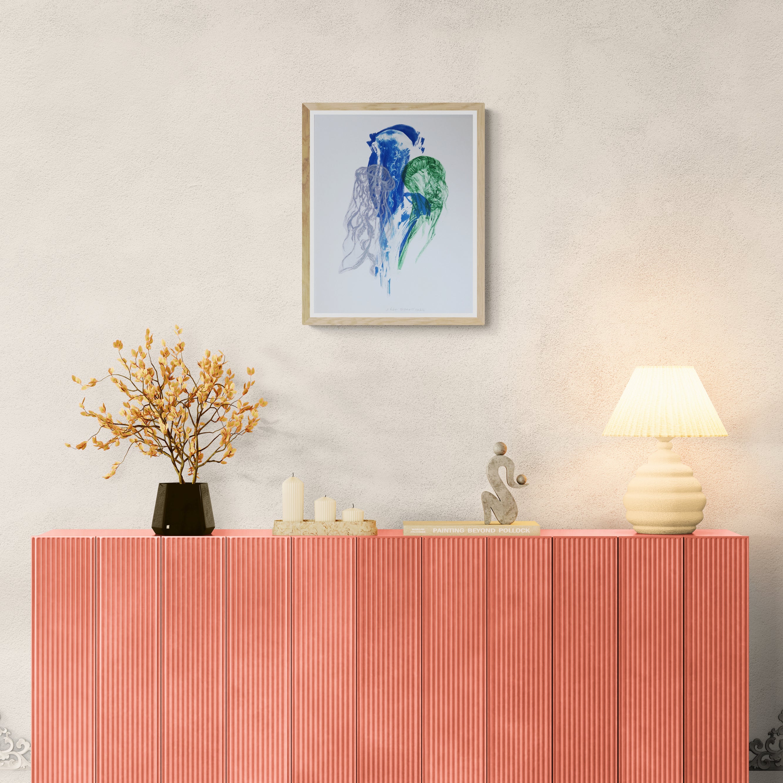 Œuvre de la collection Memoria encadrée, cyanotype et gravure sur papier, motif de méduses, univers marin, présentée en intérieur.