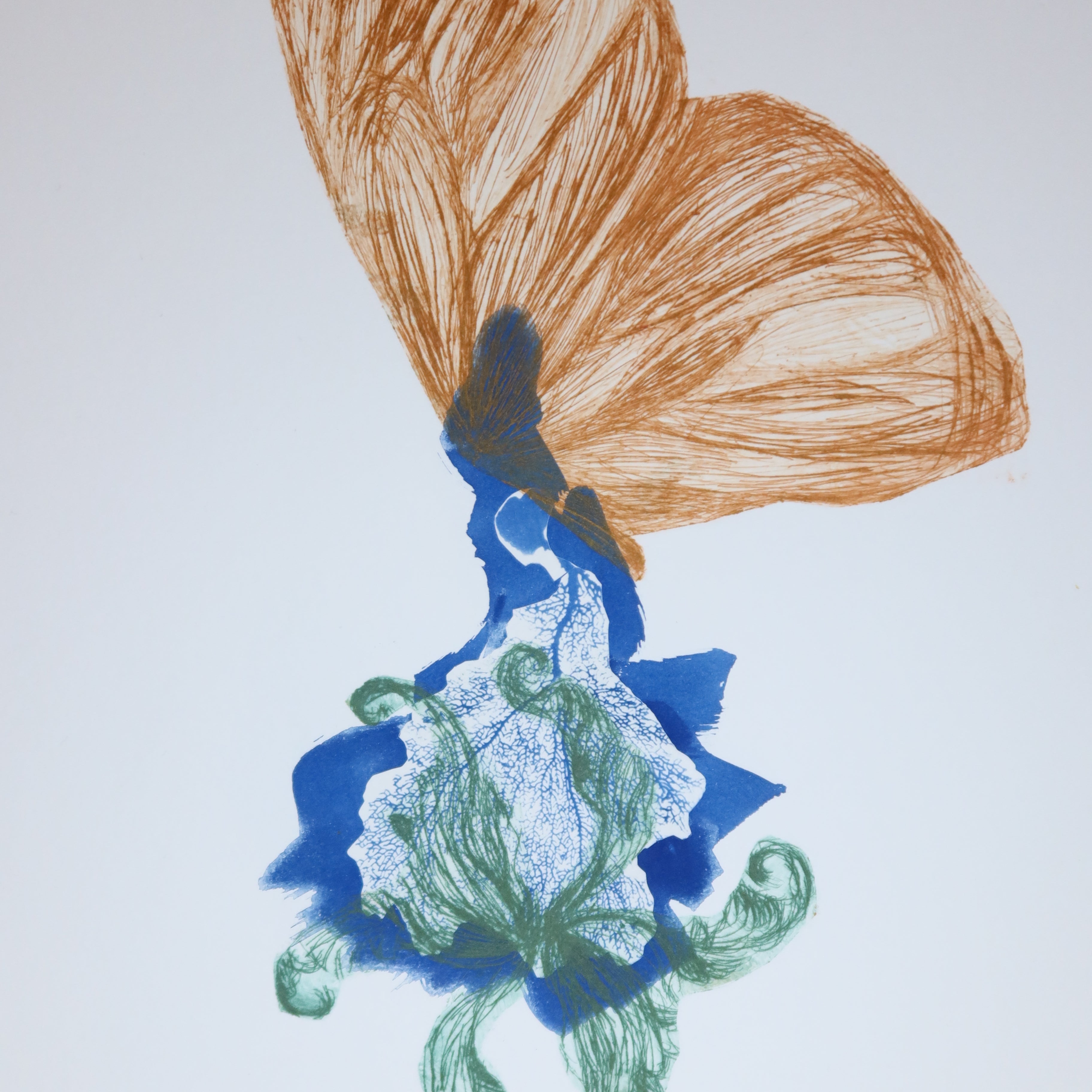 Œuvre originale de la collection Memoria, cyanotype et gravure sur papier, motif de papillon orange et de fleur.