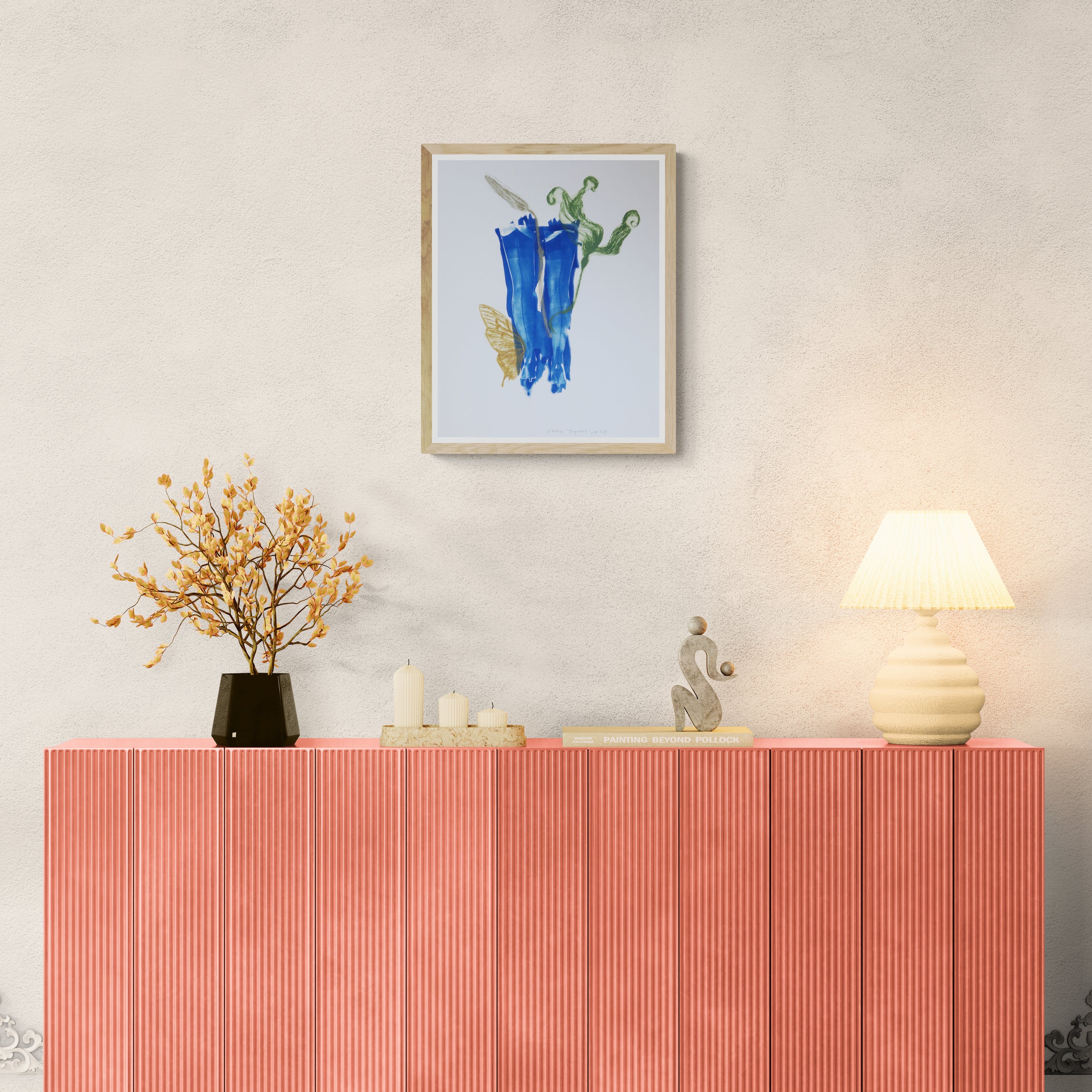 Œuvre de la collection Memoria encadrée, cyanotype et gravure sur papier, motif de talons et de papillon, présentée en intérieur.