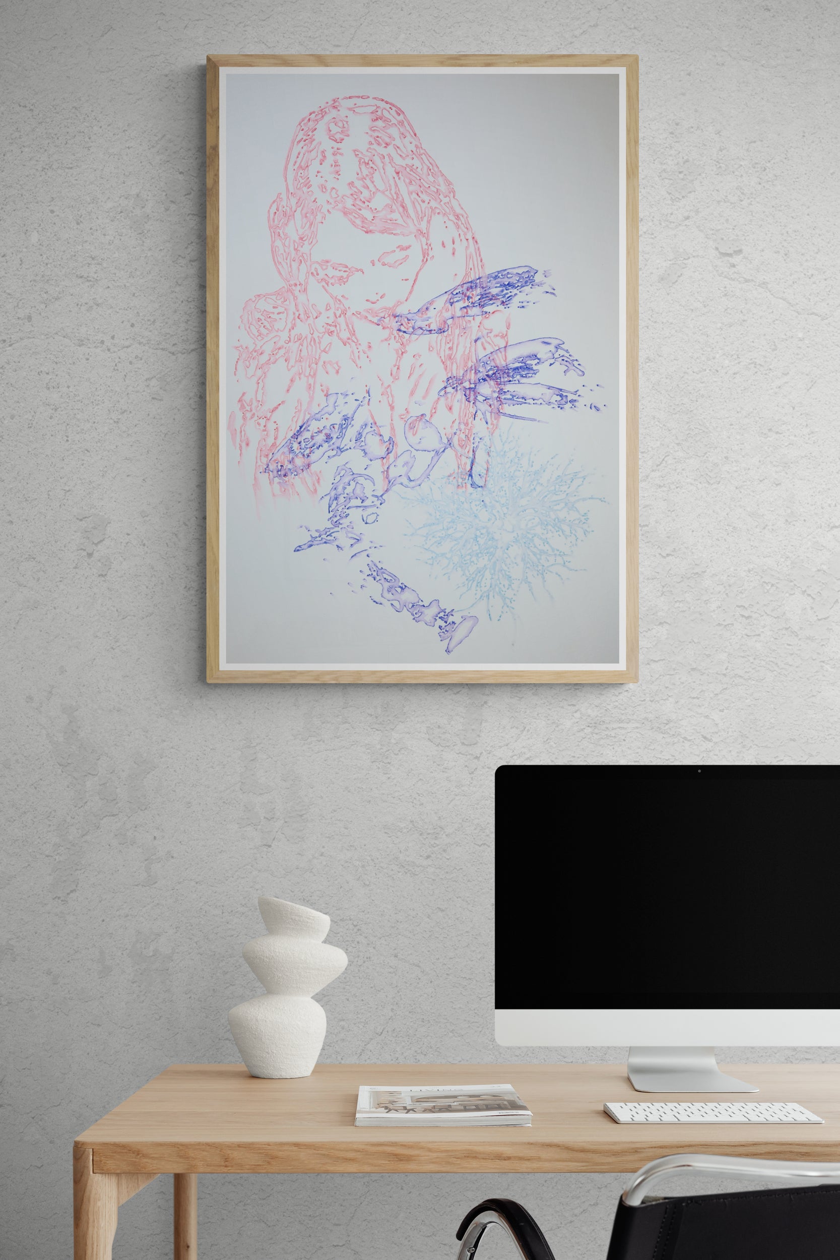 Œuvre de la collection Métamorphe encadrée, aquarelle sur papier, motif de visage entouré de nature, au rendu délicat, présentée en intérieur.