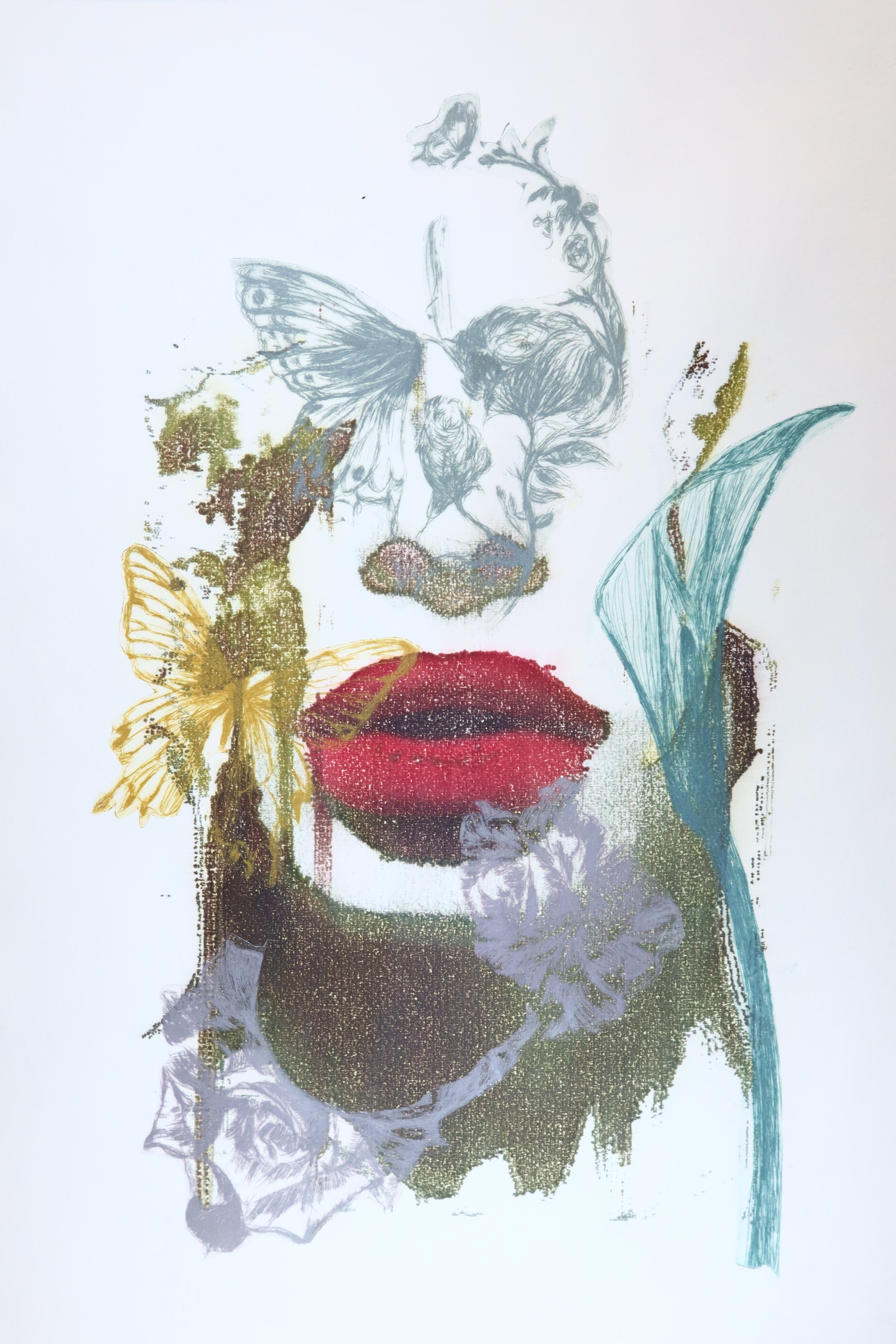 Œuvre originale de la collection Spiritus, gravure et image imprimée sur papier, visage fondu avec d’autres éléments, présence d’une bouche rouge et d’un papillon.