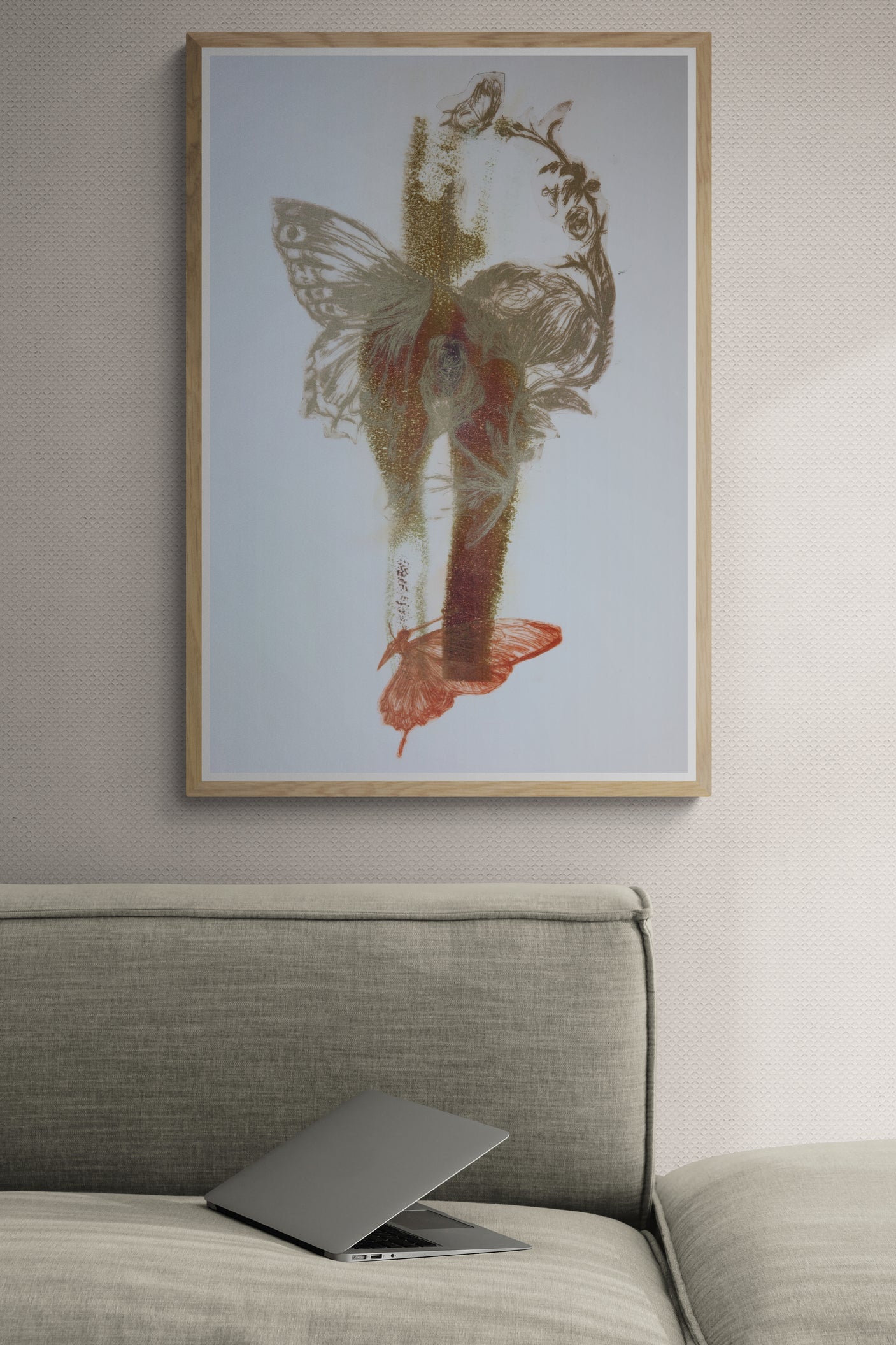 Œuvre encadrée de la collection Spiritus, gravure image imprimée représentant un crâne anatomique avec papillon superposé au-dessus des yeux.