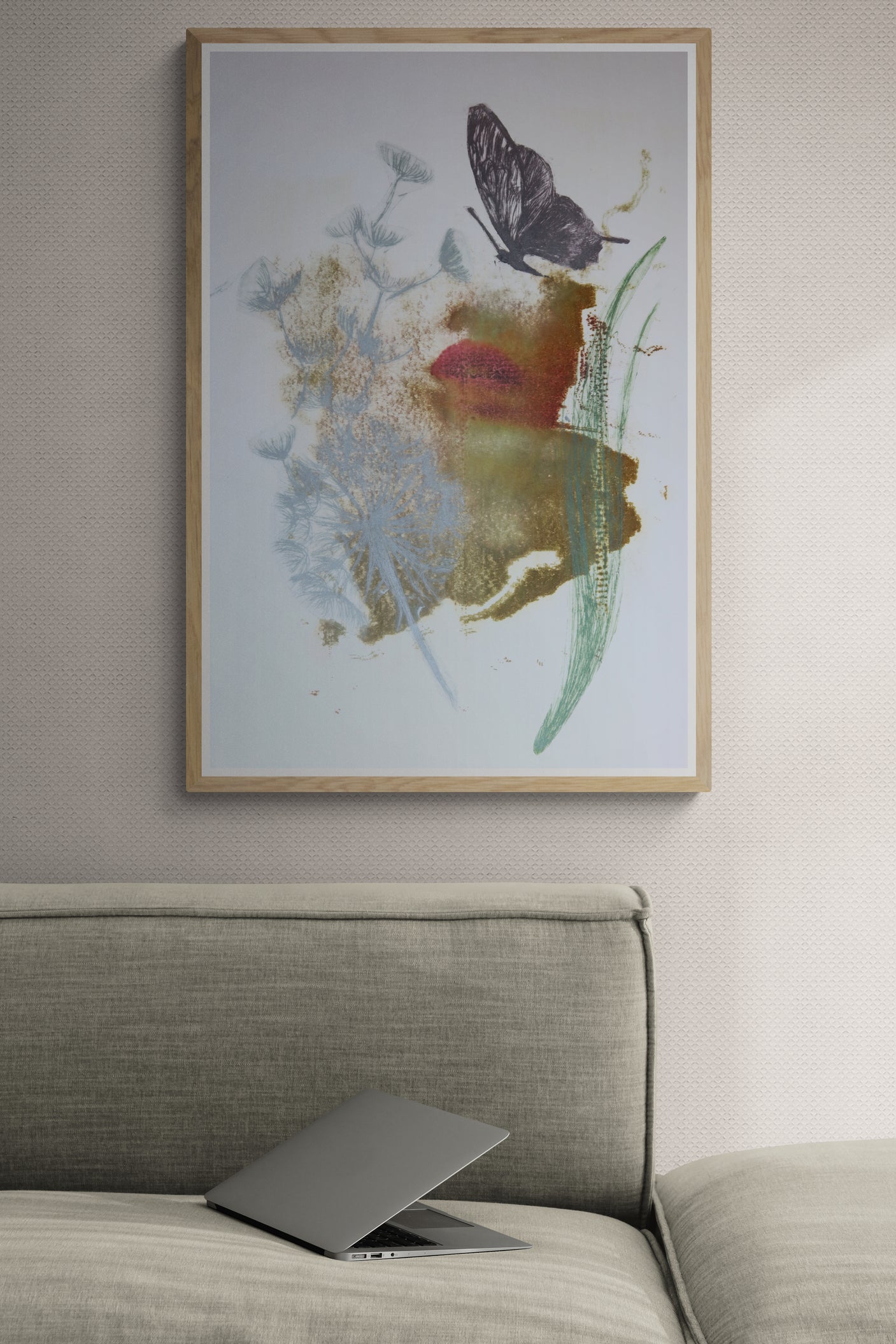 Œuvre encadrée de la collection Spiritus, gravure image imprimée représentant un fragment de visage avec composition intégrant pissenlit et papillon.