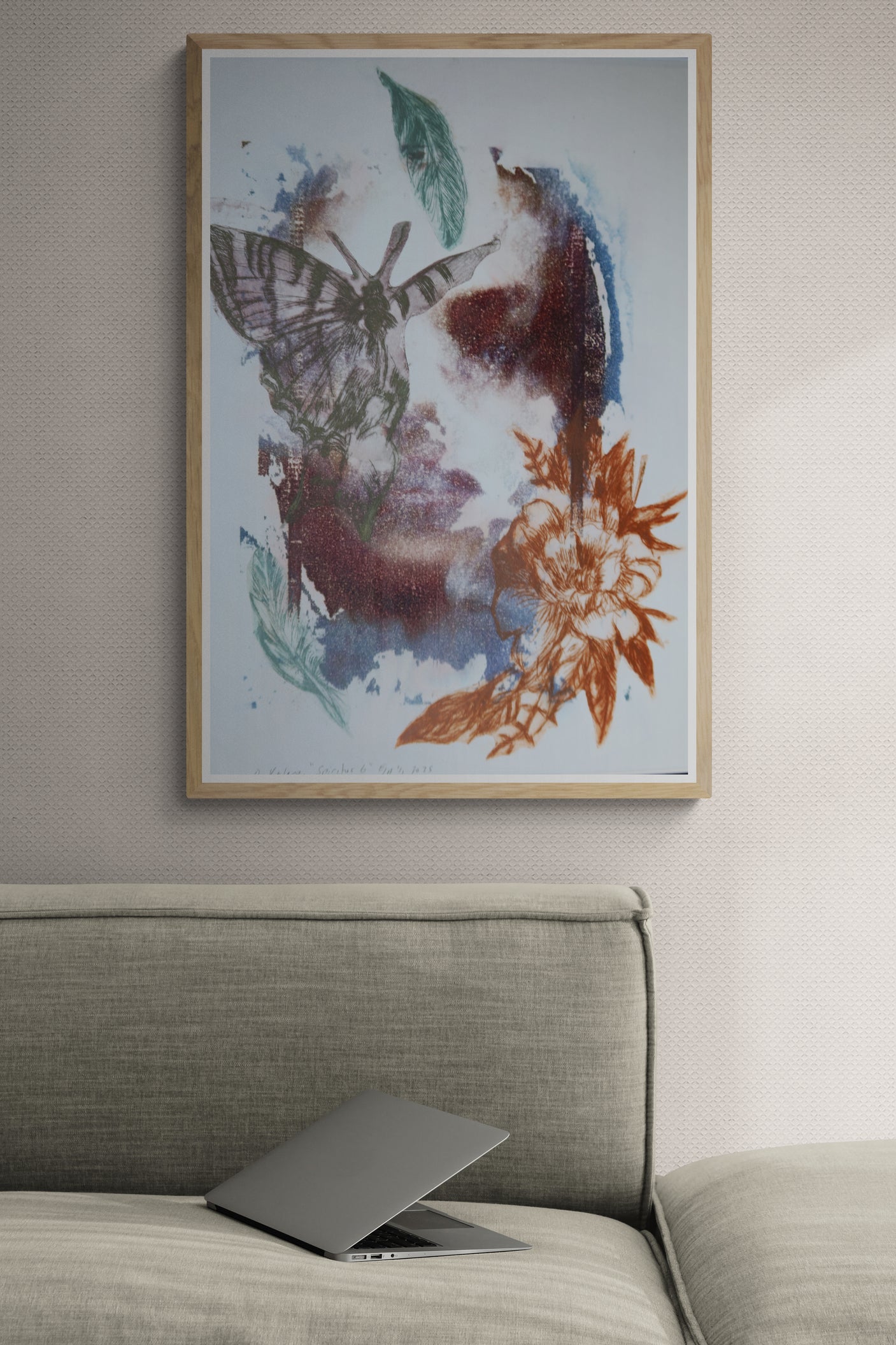 Œuvre encadrée de la collection Spiritus, gravure image imprimée représentant un visage avec papillon, fleurs et feuilles.