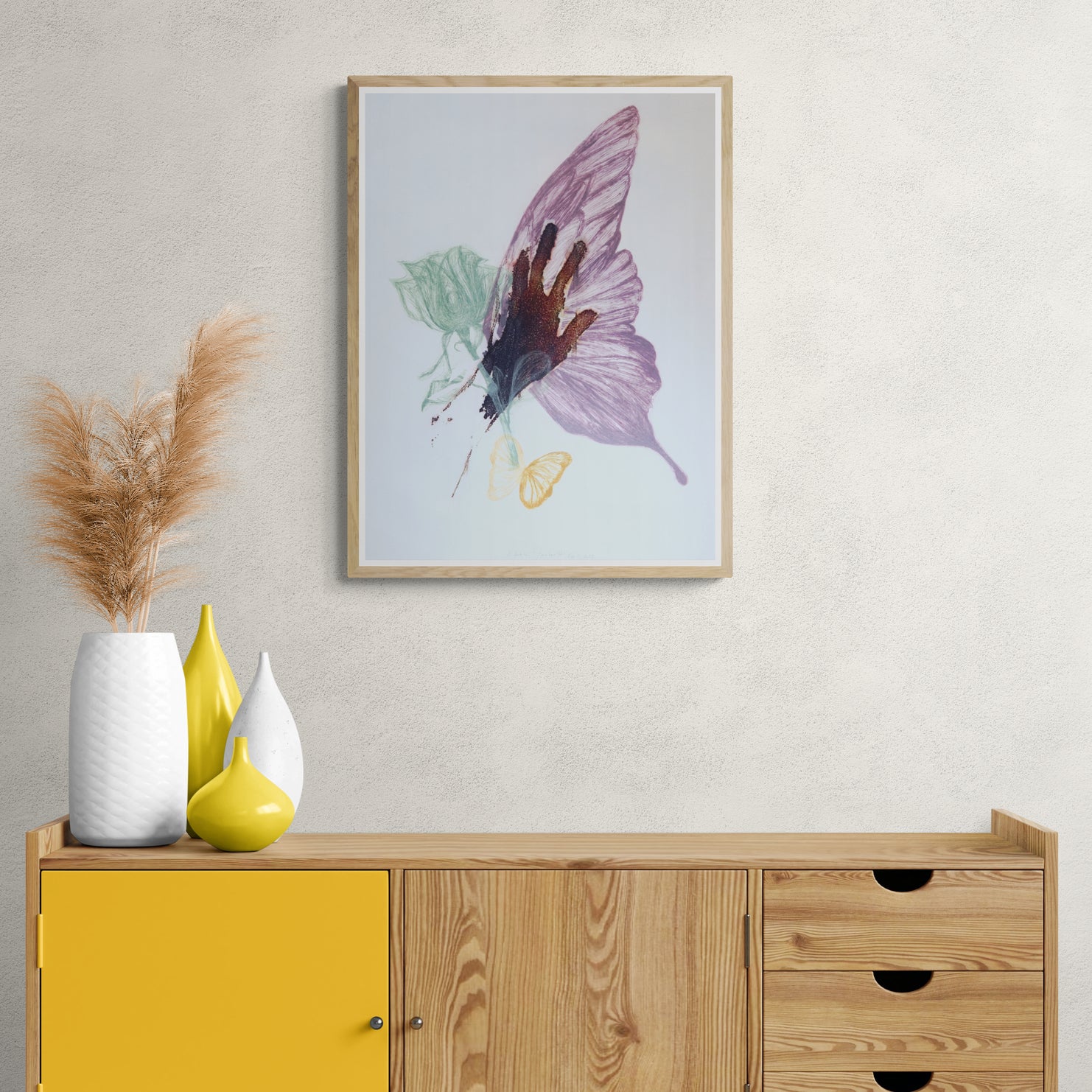 Œuvre encadrée de la collection Spiritus, gravure et image imprimée sur papier, présence de papillons et d’une main, composition expressive, présentée en intérieur.