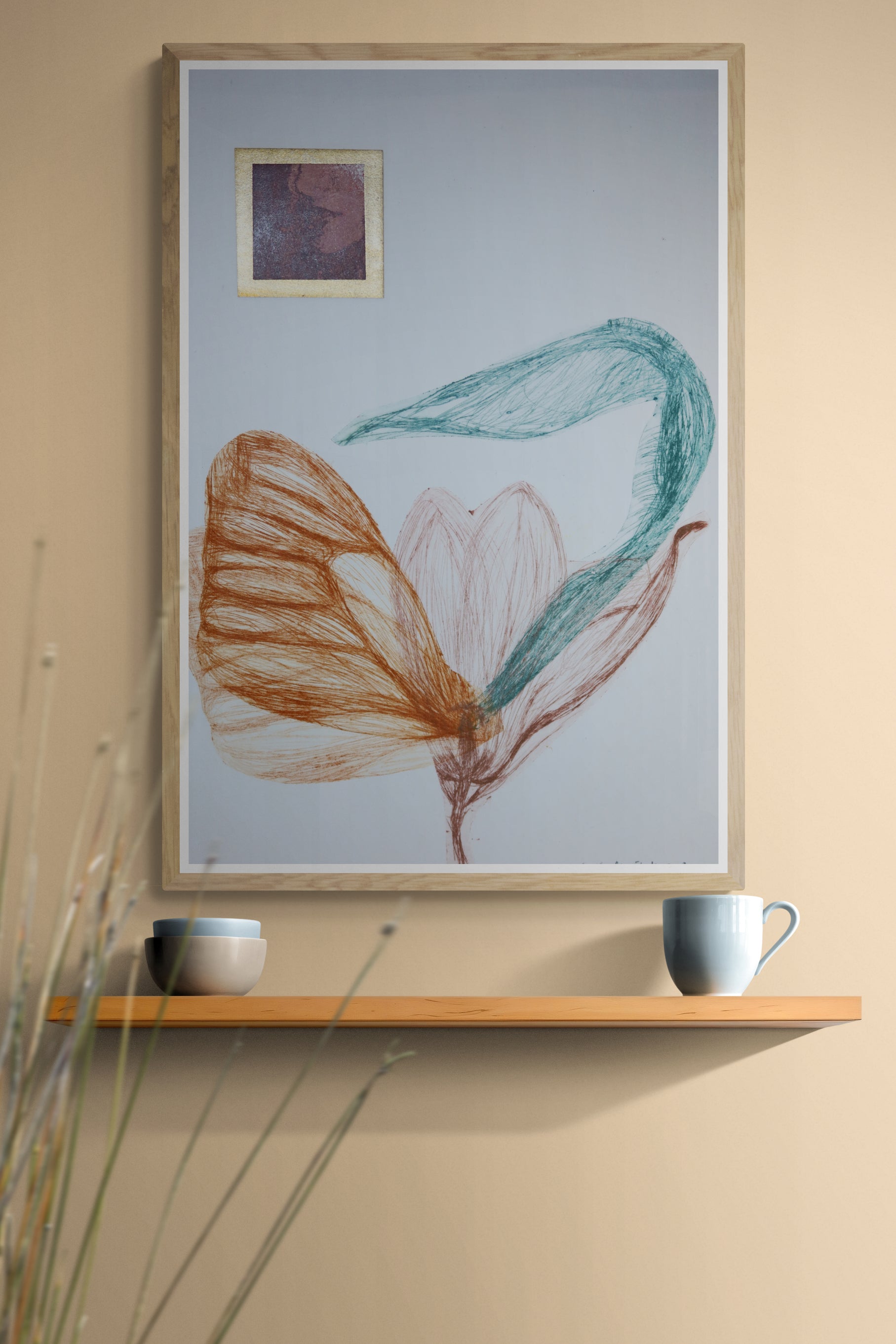 Œuvre de la collection Vanitas, gravure sur papier représentant un papillon, une fleur et un visage dans un cadre doré, présentée en intérieur.